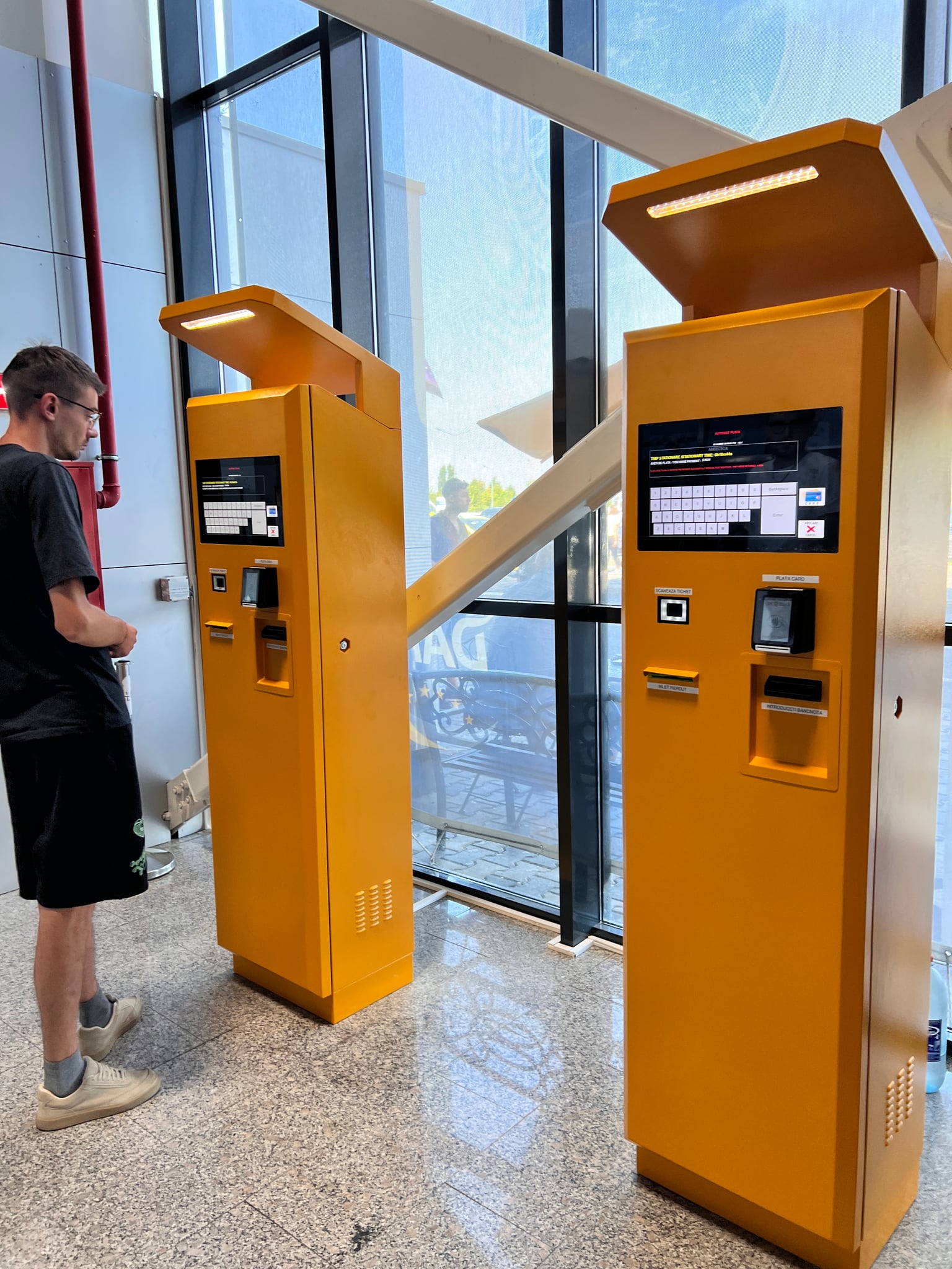 Automat de plată RAVCOM instalat stradal Automat de plată RAVCOM instalat stradal