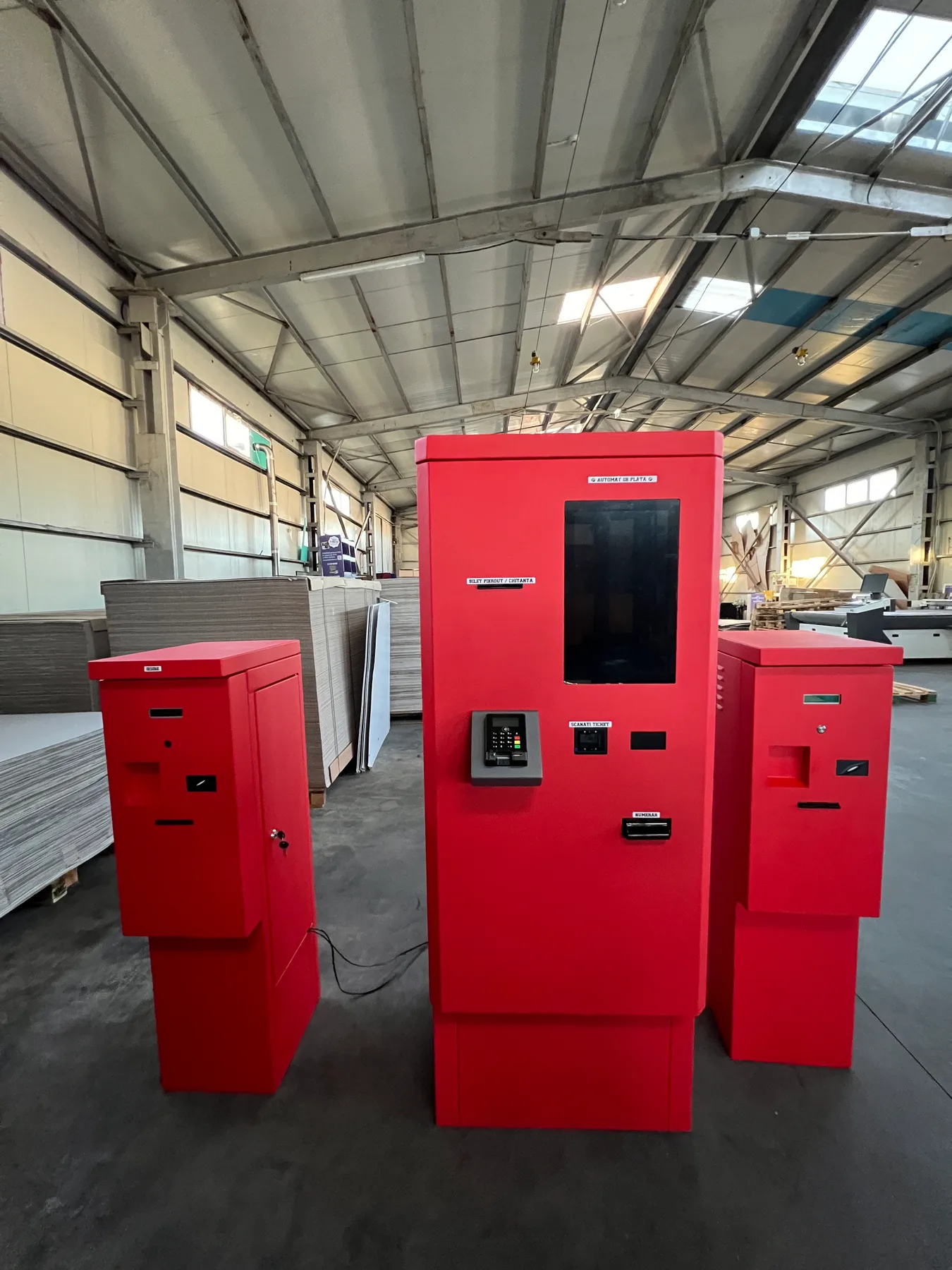 Sistem complet RAVCOM de parcare cu plată: automat central și stații de acces Sistem complet RAVCOM de parcare cu plată: automat central și stații de acces